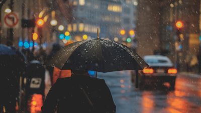 Şehirde sabah saatlerindeki sakin hava, yerini hareketli saatlere bırakmaya hazırlanıyor.