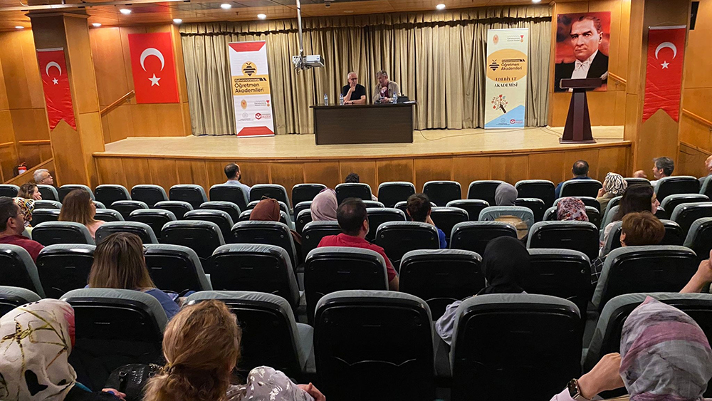 Büyükşehir Belediyesi ve İl Milli Eğitim Müdürlüğü iş birliğiyle Yazar