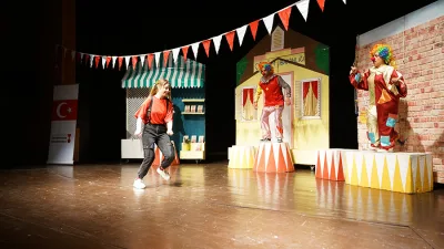 Büyükşehir Belediyesi, “Çözüm Bakanlığı” adlı tiyatro gösterisini NFK Kültür Merkezi’nde