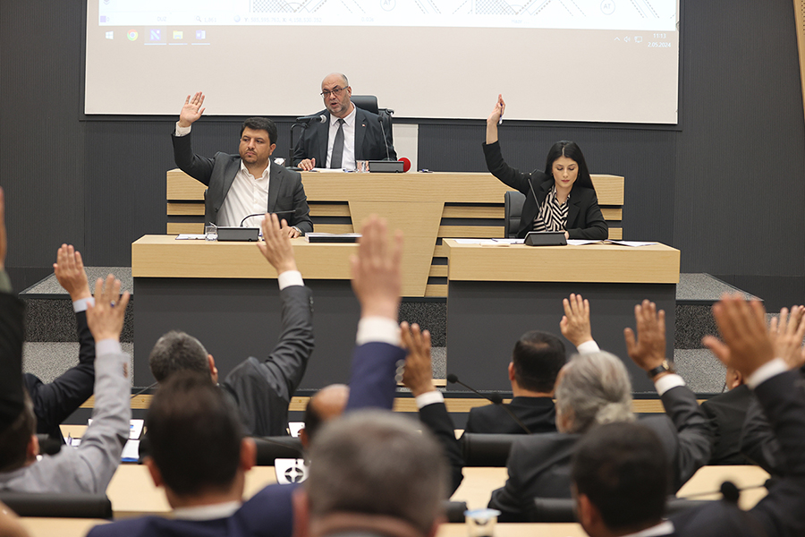 Dulkadiroğlu Belediyesi Mayıs ayı meclis toplantısı Kamu Külliyesi Meclis salonunda