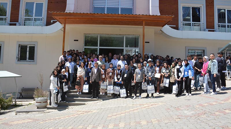 Büyükşehir Belediyesinin “Şehir Okumaları” programı 8 ilçeden 150 öğrencinin katılımıyla