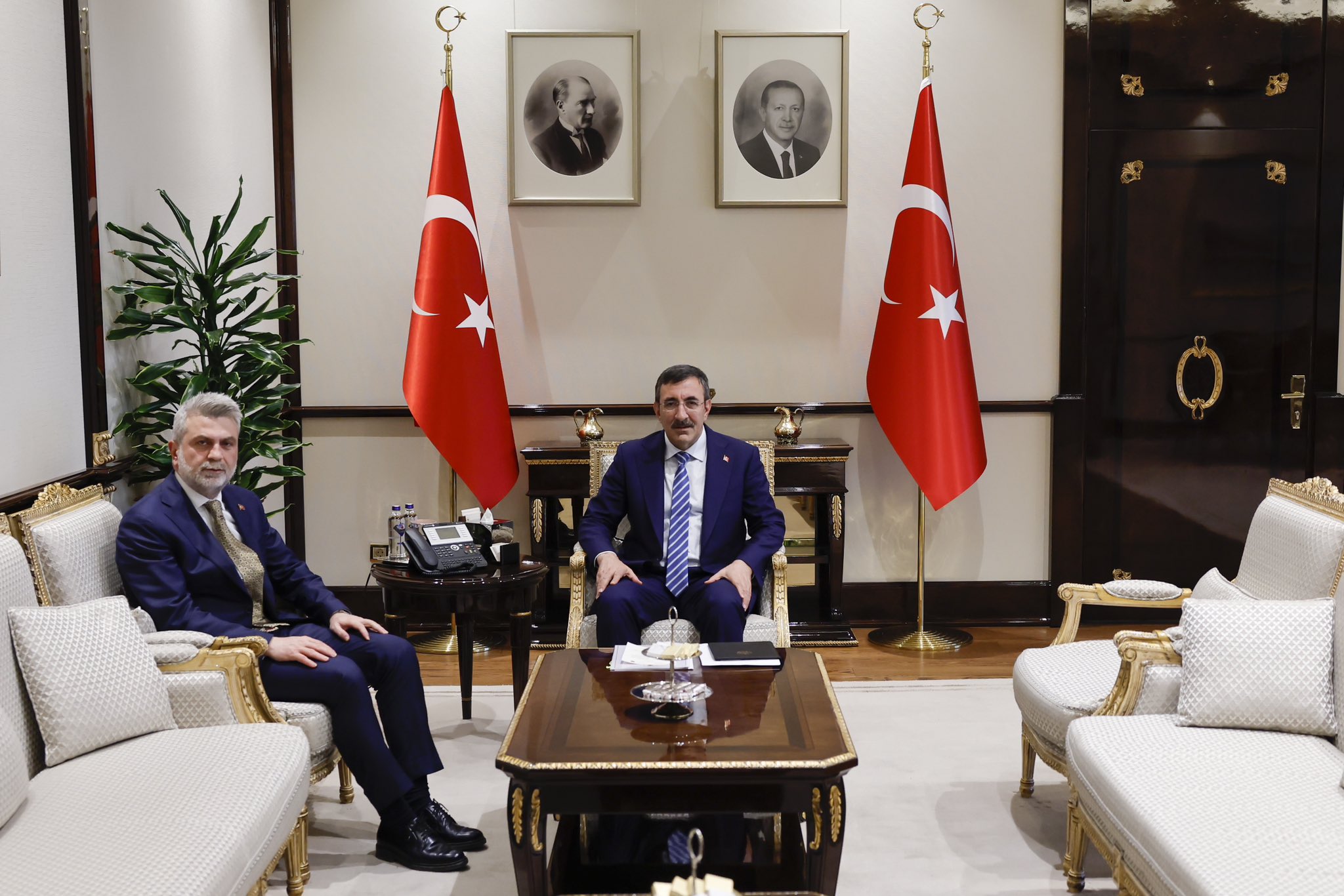Başkentte Cumhurbaşkanı Yardımcısı Cevdet Yılmaz ile bir araya gelen Başkan