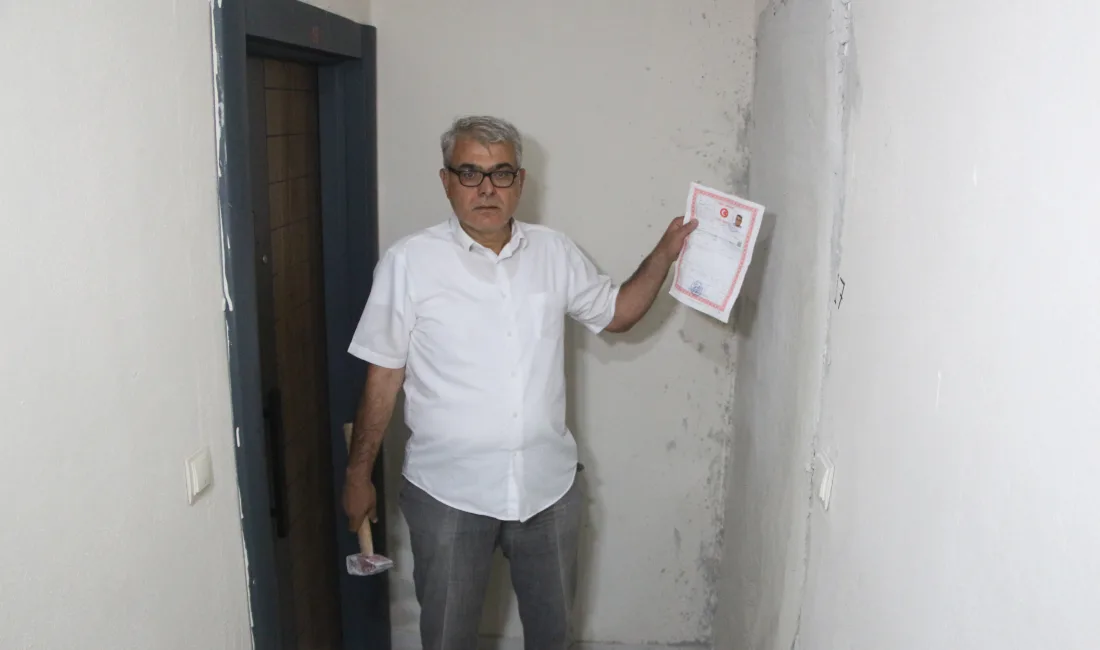 Adana’da müteahhit Abdullah Kapan, kendisine karşılıksız çek verdiğini iddia ettiği