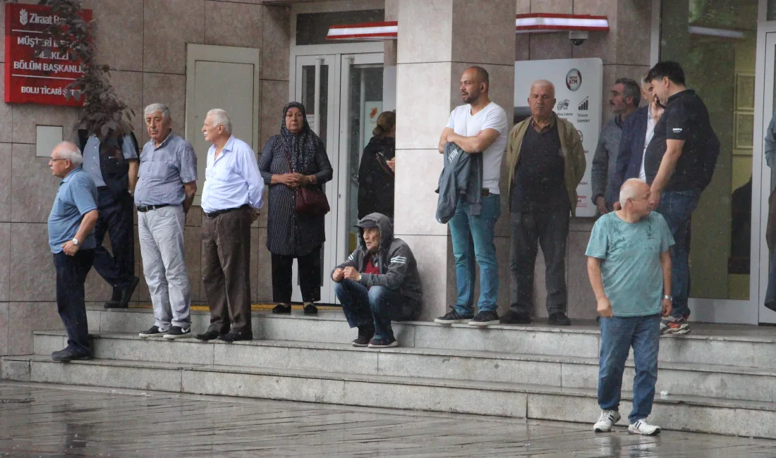 Oğuzhan EKE/BOLU, – BOLU’da öğle saatlerinde etkili olan sağanak hayatı