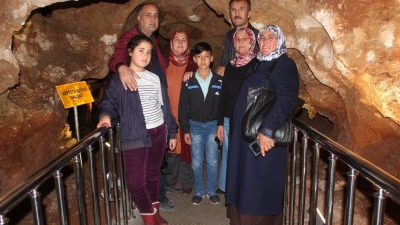 HTML’de bulunan etiketi metni paragraflara bölmek için kullanılır.