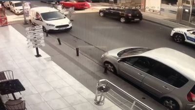 Ataşehir’de meydana gelen kaza, bir kişinin ağır yaralanmasına sebep oldu.