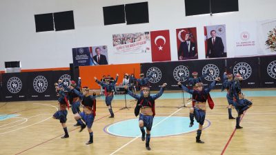Gaziemir’de düzenlenen halk oyunları gösterisi, 19 Mayıs Atatürk’ü Anma Gençlik