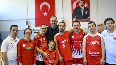 Eski Gençlik ve Spor Bakanı ve AK Parti İzmir Milletvekili