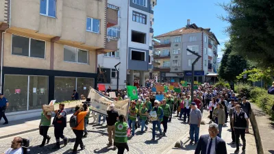 Rize’nin Fındıklı ilçesinde düzenlenen protesto yürüyüşünde, ilçe ziraat odası, esnaf