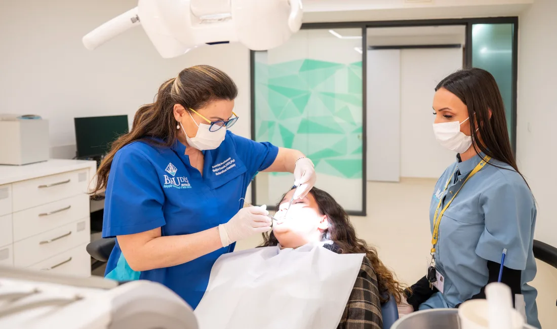 İSTANBUL, – Bilinçsizce kullanılan diş beyazlatma ürünlerin dişin sert ve