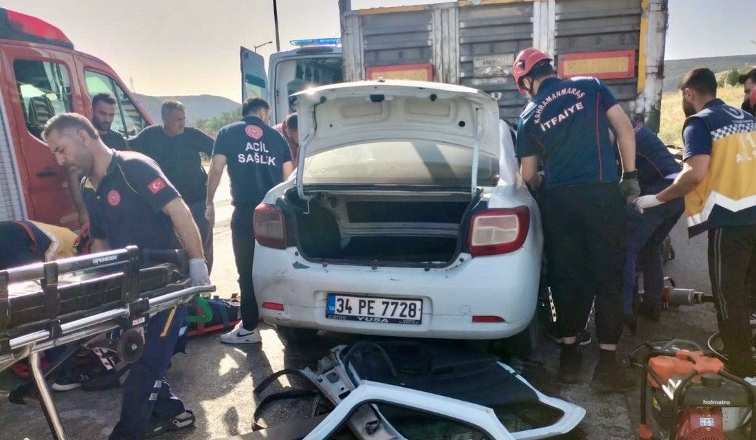 Kahramanmaraş’ta tıra arkadan çarpan otomobil içerisindeki 2 kişi yaralandı. 
