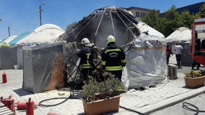 Kahramanmaraş’ta deprem çadırında çıkan yangın paniğe neden oldu.  