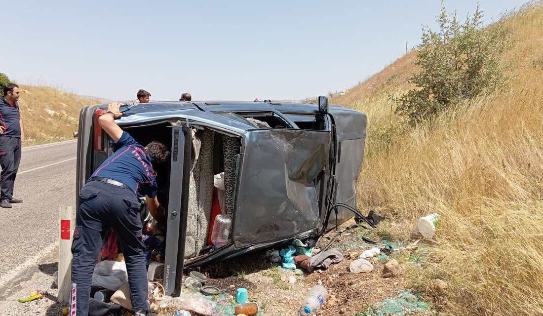 Kahramanmaraş’ın Nurhak ilçesinde otomobilin takla atması sonucu 2 kişi yaralandı.