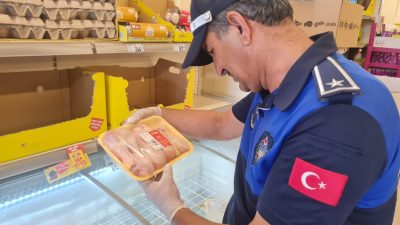 Kadirli’de Zabıta Müdürlüğü ekipleri, haksız fiyat artışının önüne geçmek ve