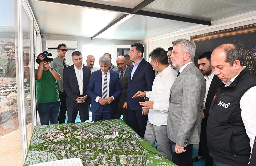 Programı kapsamında şehre gelen AFAD Başkanı Okay Memiş ile bir