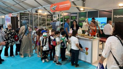 Ankara Başkent Millet Bahçesi’nde düzenlenen ÇEVREFEST’te Büyükşehir Belediyesinin açtığı stant