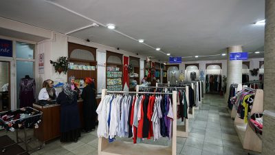 Büyükşehir Belediyesi, DermanKart Giyim Mağazası’nda ihtiyaç sahibi vatandaşlara kıyafet desteğinde