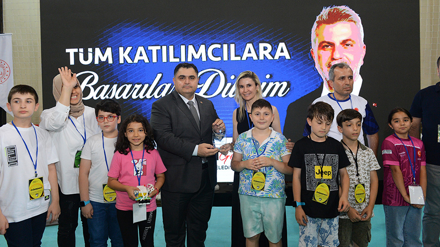 Büyükşehir Belediyesi öncülüğünde gerçekleştirilen Robotik ve Teknoloji Festivali’nde robot yarışmaları,