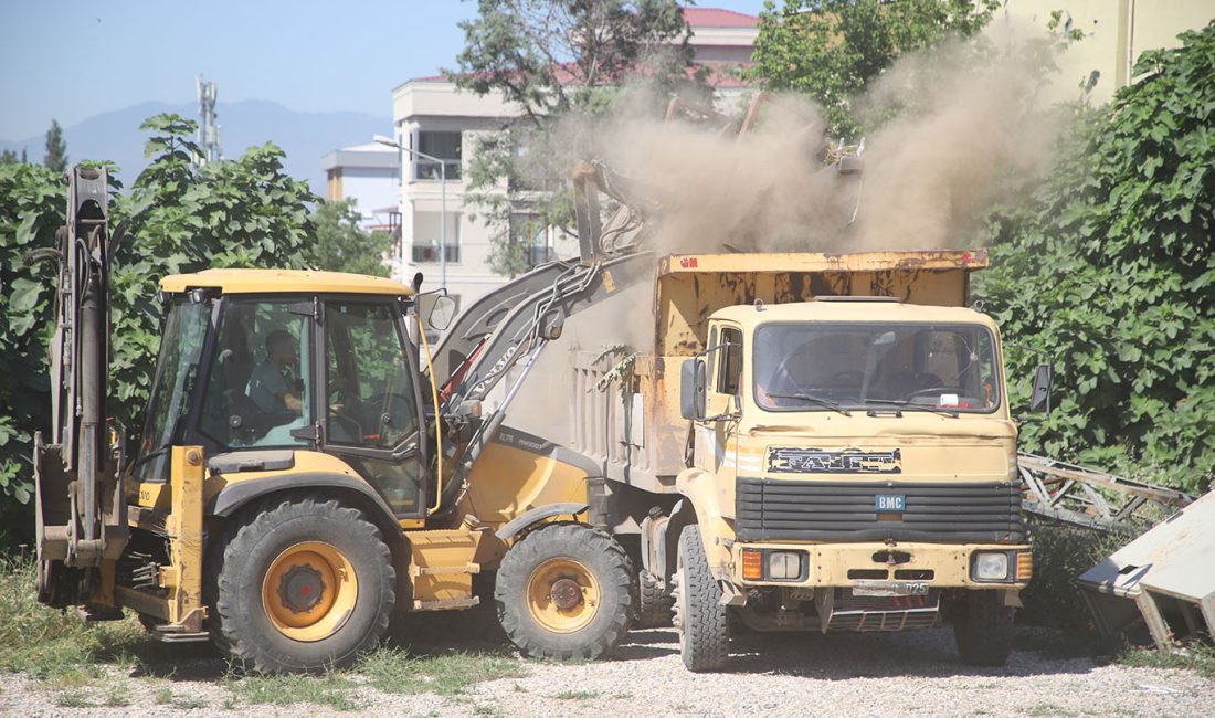 Dulkadiroğlu Belediyesi Park ve Bahçe Müdürlüğü ekipleri, yaklaşan Kurban Bayramı