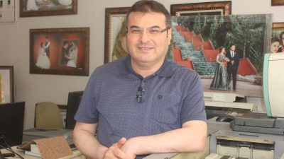 Afşin’de Fotoğrafçılık yapan Levent Yanar (52) 10 yaşından bu yana
