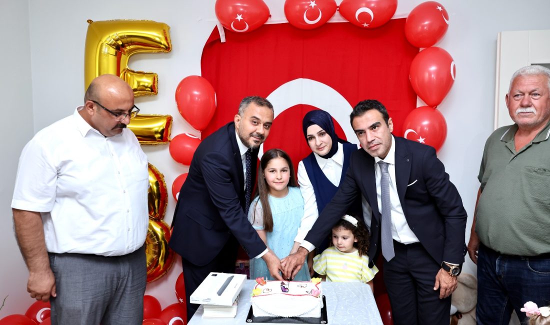 Onikişubat Belediye Başkanı Hanifi Toptaş, şehit Ahmet Yılmaz’ın kızı Elçin