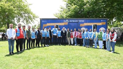 YKS için KSÜ’de oluşturulan bekleme noktasında öğrenci ve velilerle bir