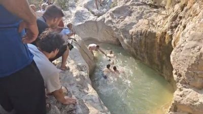 Kozan ilçesinde 18 yaşındaki Özgür Ramazan Özdemir, sıcak havadan bunalarak