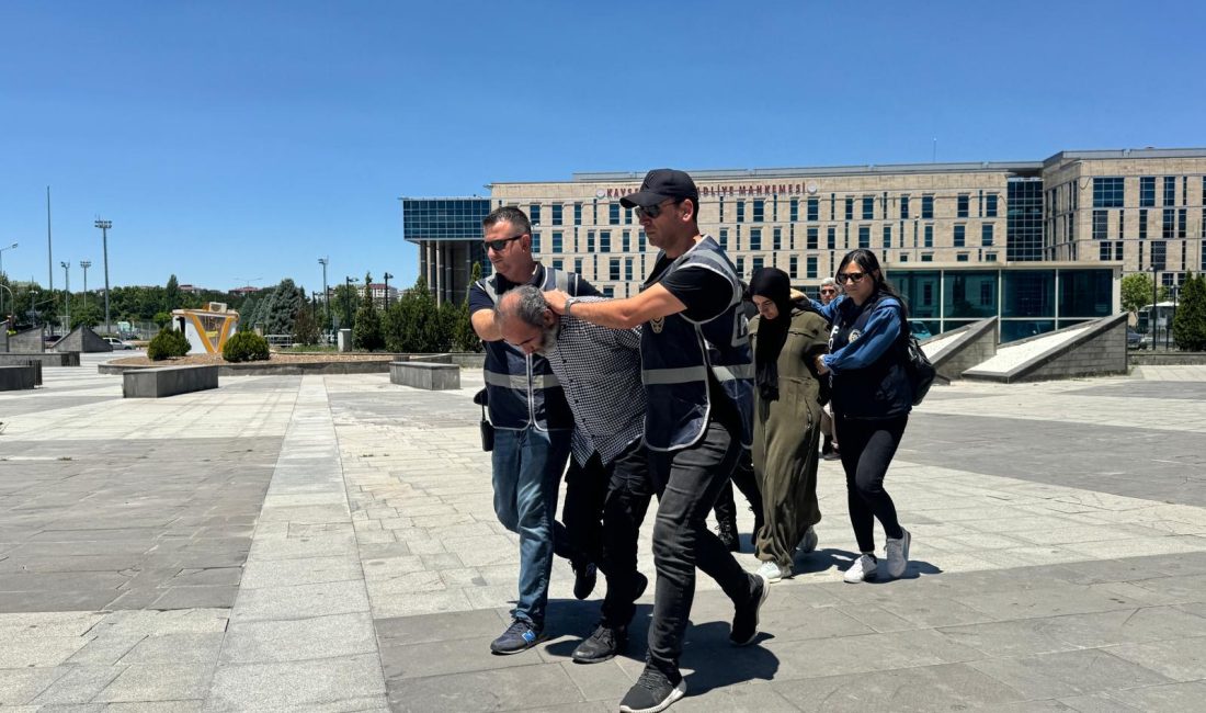 Kayseri’de Atatürk Anıtı’na zarar verirken yakalanan Yaşar Kılıçkaya ve Zeynep