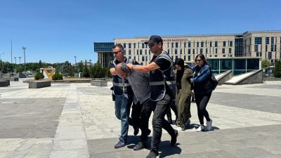 Kayseri’de Atatürk Anıtı’na zarar verirken yakalanan Yaşar Kılıçkaya ve Zeynep