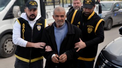 Adana’da yaşanan olayda, Turhan Özdemir’in (54) kızı Dilan Özdemir’i (19)