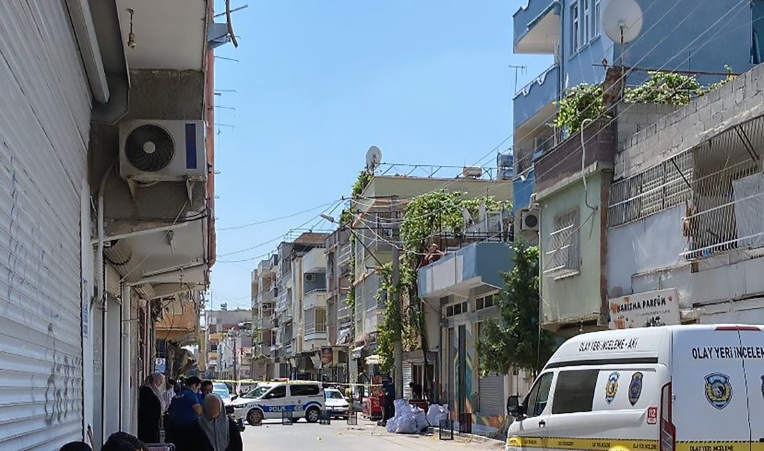Adana’da, evinden çıkarken silahlı saldırıya maruz kalan 18 yaşındaki Kerim