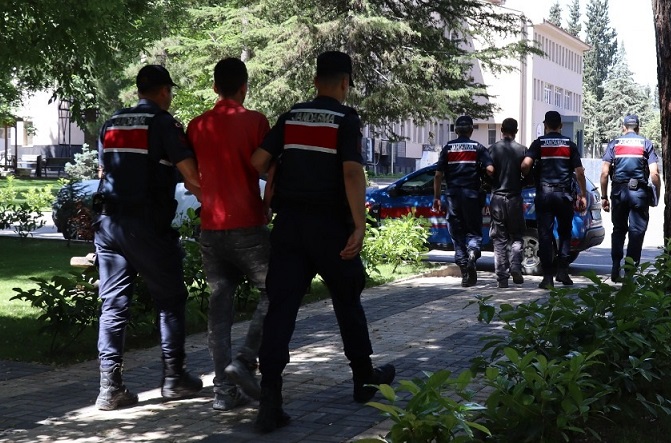 Gaziantep’te gerçekleşen bir operasyon sonucunda Suriye uyruklu 2 terörist tutuklandı.
