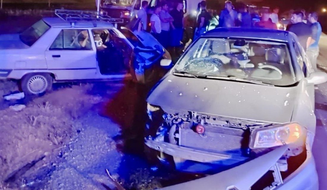 Kahramanmaraş’ın Göksun ilçesinde iki otomobilin çarpışması sonucu yaşanan trafik kazasında