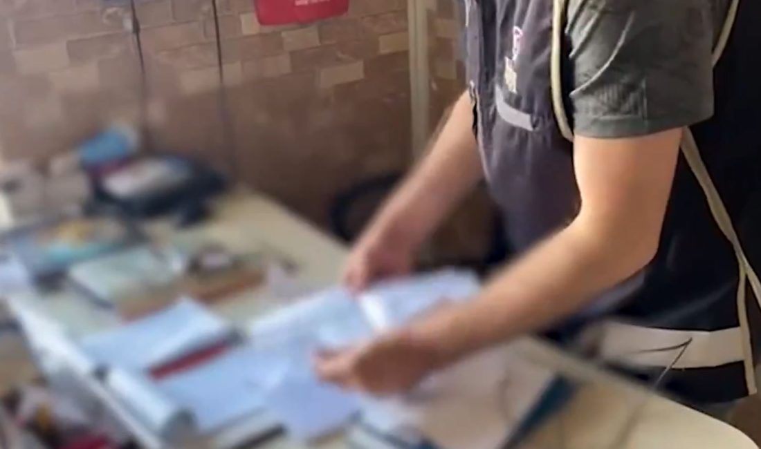 Kayseri merkezli düzenlenen operasyonda, 2 kişiyi tehdit ederek 25 milyon