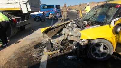 Kilis’te meydana gelen trafik kazasında hafriyat kamyonu ile ticari taksi