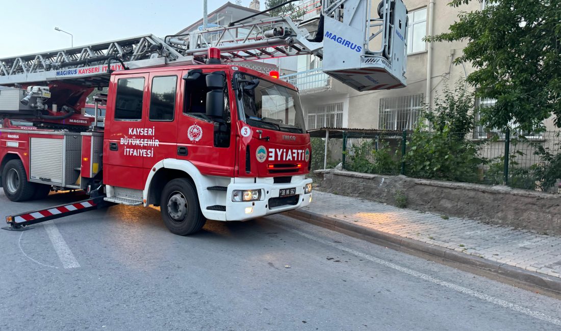 Kaçan genç, ailesinin kız arkadaşını dövdüğü gerekçesiyle evlerini ateşe verdi.