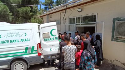 Gaziantep’te minibüsün motosiklete ve kaldırımda yürüyenlere çarptığı feci kazada Nazlı
