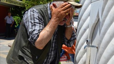 Çevre, Şehircilik ve İklim Değişikliği Bakanı Mehmet Özhaseki Kahramanmaraş’taki yaşlıları