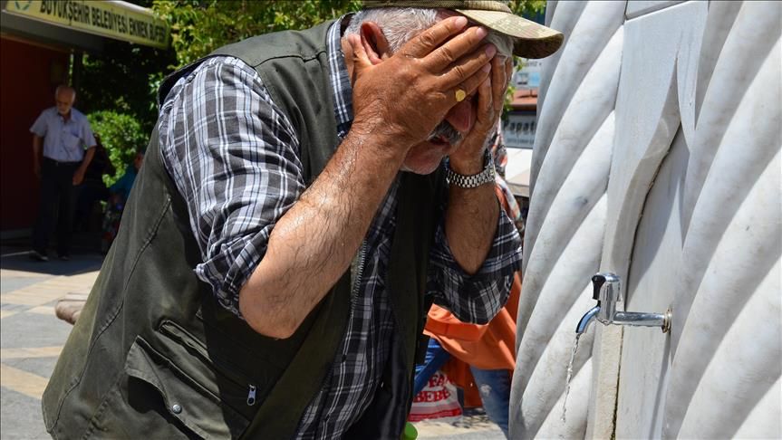 Çevre, Şehircilik ve İklim Değişikliği Bakanı Mehmet Özhaseki Kahramanmaraş’taki yaşlıları