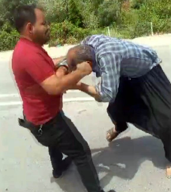 Andırın ilçesinde jandarma ekipleri tarafından durdurulan biçerdöverin yediemin otoparkına çekilmesi