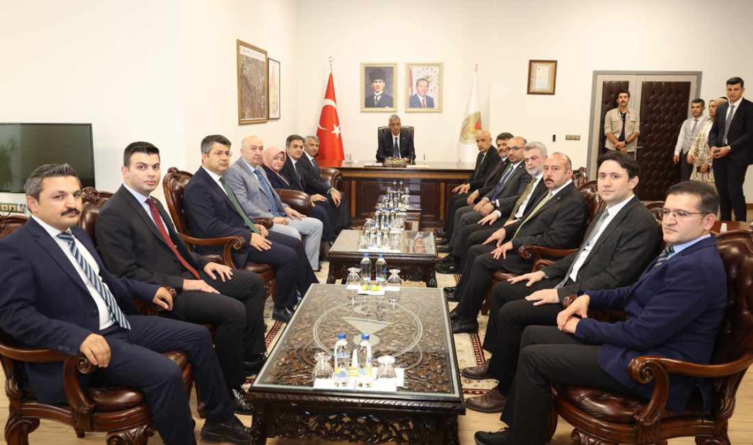 Sağlık Bakanlığına yeni atanan Prof. Dr. Kemal Memişoğlu, beraberindeki heyetle