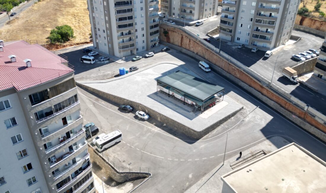 Dulkadiroğlu Belediyesi, Yenikent Mahallesi Yenikent Konutlarında bulunan açık yüzme havuzunu