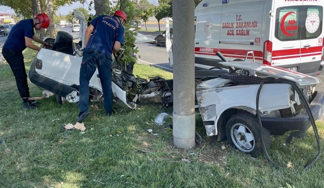 Kahramanmaraş’ta sürücüsünün kontrolünü kaybettiği otomobilin aydınlatma direğine çarpması sonucu 1
