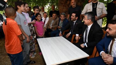 Osmaniye Valisi Dr. Erdinç Yılmaz, Yarpuz Köyü sakinleri ile bir