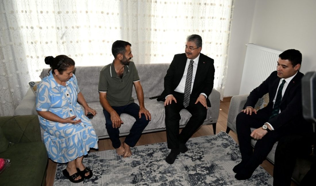 Vali Dr. Erdinç Yılmaz, Toprakkale’de TOKİ tarafından yapılan Deprem Konutlarına