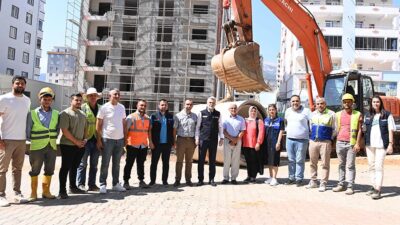 Onikişubat ilçesi Vadi Mahallesi’nde yürütülen altyapı çalışmalarını yerinde inceleyen Başkan