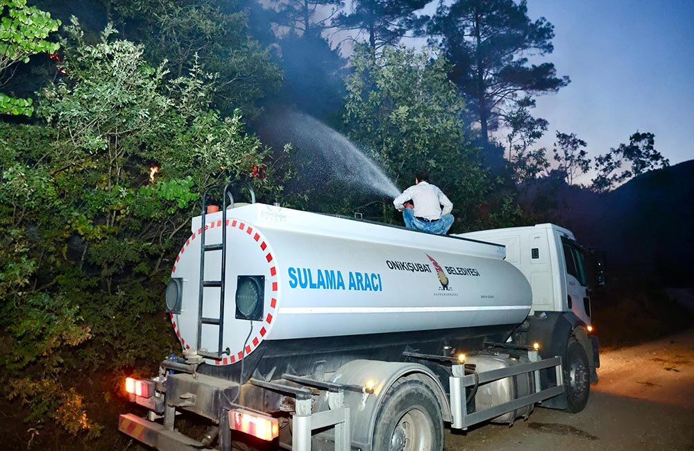 Onikişubat Belediyesi ekipleri, Suçatı Mahallesi’ndeki Fırnız Mesire Alanı yakınlarında çıkan