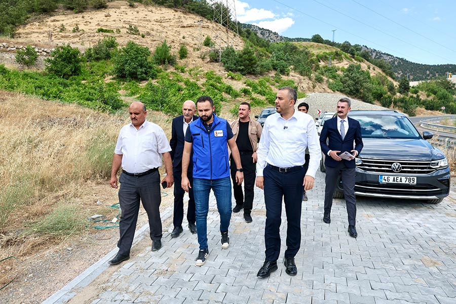 Merkezden kırsala başlattığı ulaşım hamlesiyle vatandaşların takdirini kazanan Hanifi Toptaş