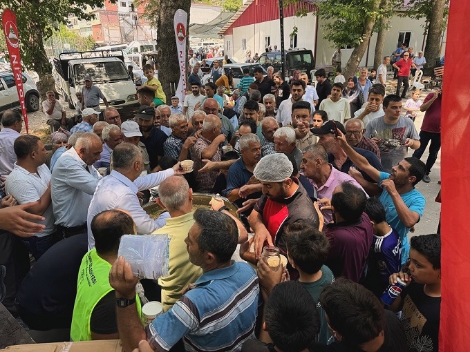 Andırın Belediyesi tarafından Muharrem ayı dolayısıyla Kışla Bahçesinde Cuma namazı