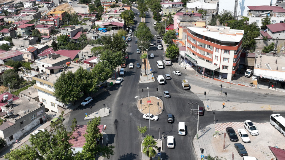 Büyükşehir Belediyesi, Onikişubat’ın en işlek arterlerinden Av. Mehmet Ali Kısakürek